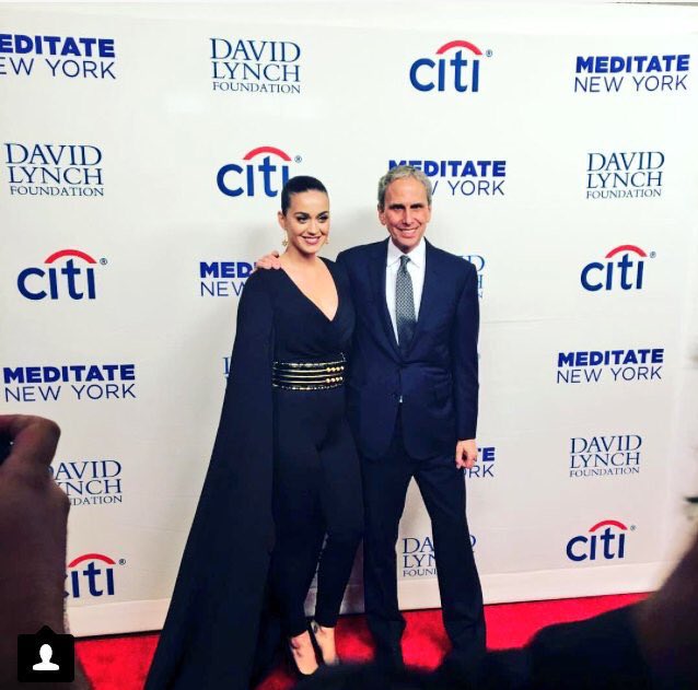 KatyPerryLatino's tweet photo. Fotos | @KatyPerry en la alfombra de #ChangeBeginsWithin https://t.co/WukdfpJgh0