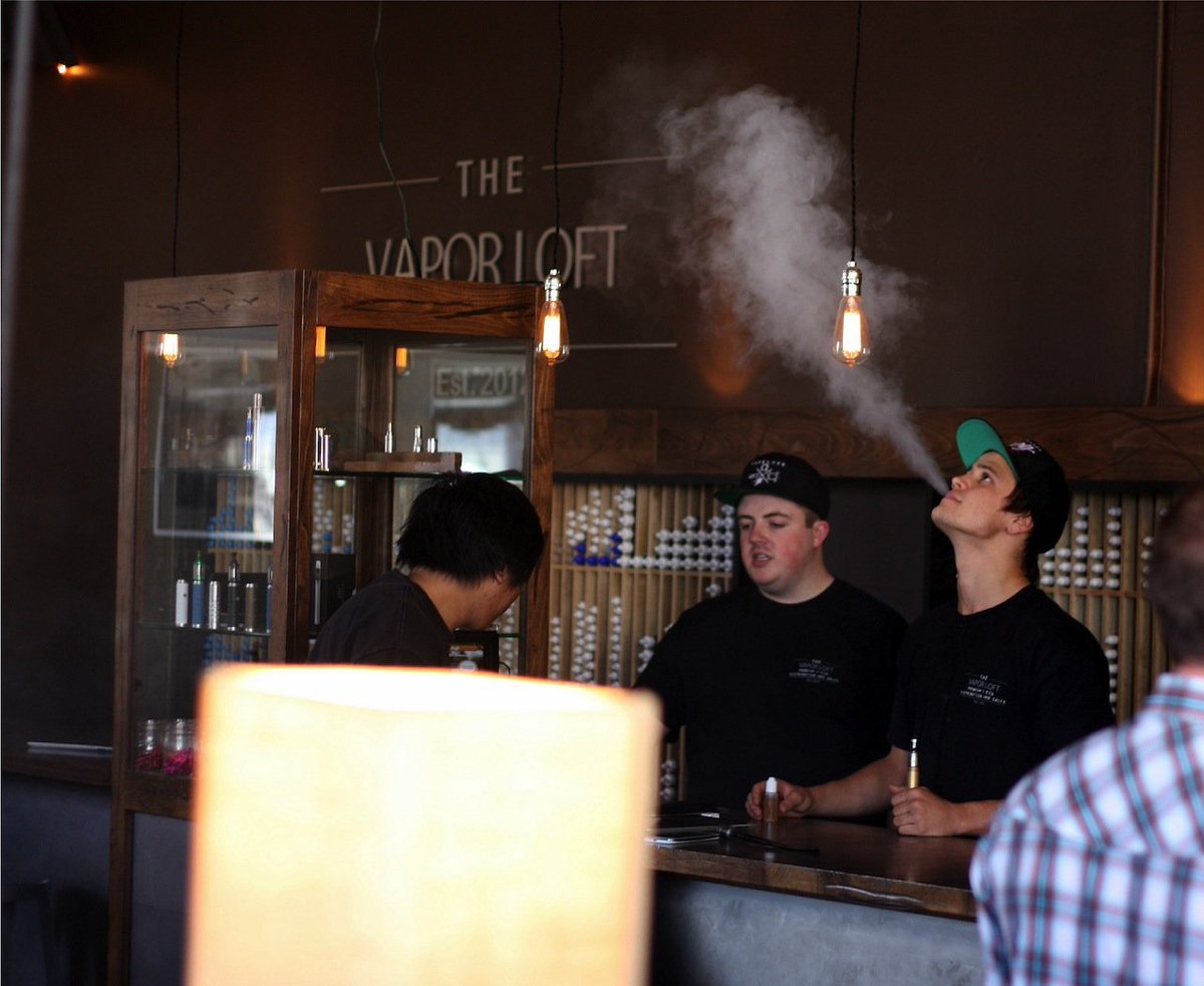 sylvianef24's tweet photo. Sounds like a big lobby is at work..."Vape regulation is coming: https://t.co/ygwSAUt0Dp https://t.co/U2ggKbffCp"