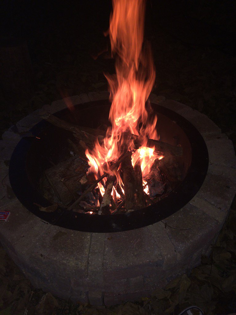 lcramer23's tweet photo. ☺️ bonfire with @pirtle_brittany https://t.co/F6Ns5PZ4J6