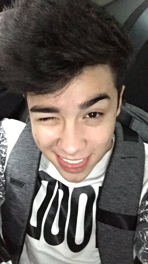 mariobautista_'s tweet photo. Hoy no me peine en todo el día 🤘🏻😛 https://t.co/UXCJfCiWUg