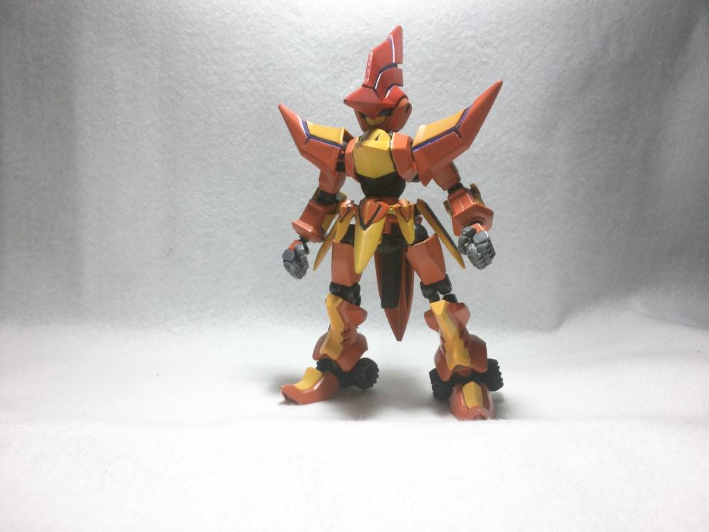 KT_yukitaka's tweet photo. オーディーンMk‐２YC
ユキタカが独自で作りあげた近接、格闘型機体
武装は装備しておらずユキタカの得意とする「ＬＢＸ天勝拳法」を使いユキタカの意志が宿ったように技が使用可能
バックパックからは太陽神のように火のエフェクトが現れる。 https://t.co/N5L6x0IK1R