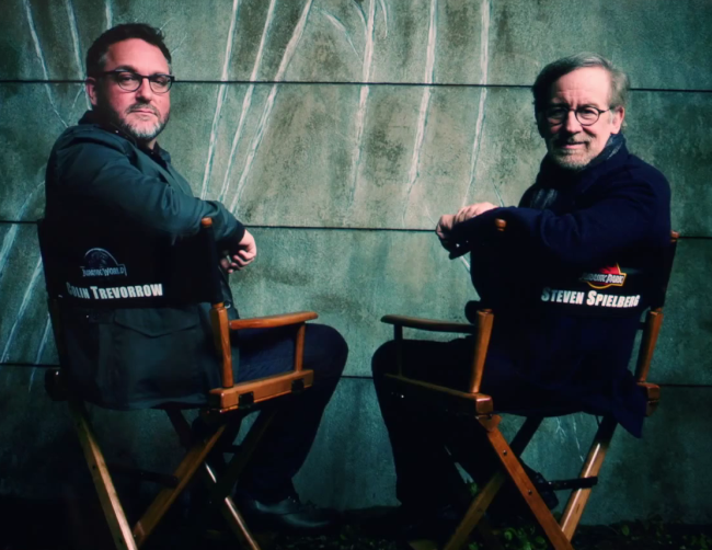 JurassicWorldES's tweet photo. Oficial : Trevorrow y Spielberg están trabajando juntos en el guión de #JurassicWorld2 y Connolly se cae del equipo https://t.co/4p7rt01HFD