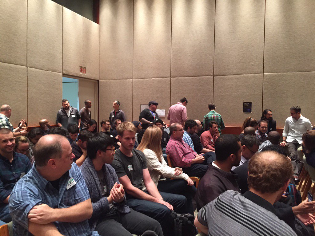 matthewhagopian's tweet image. Full house waiting to start the #dcjs meetup! #dctech