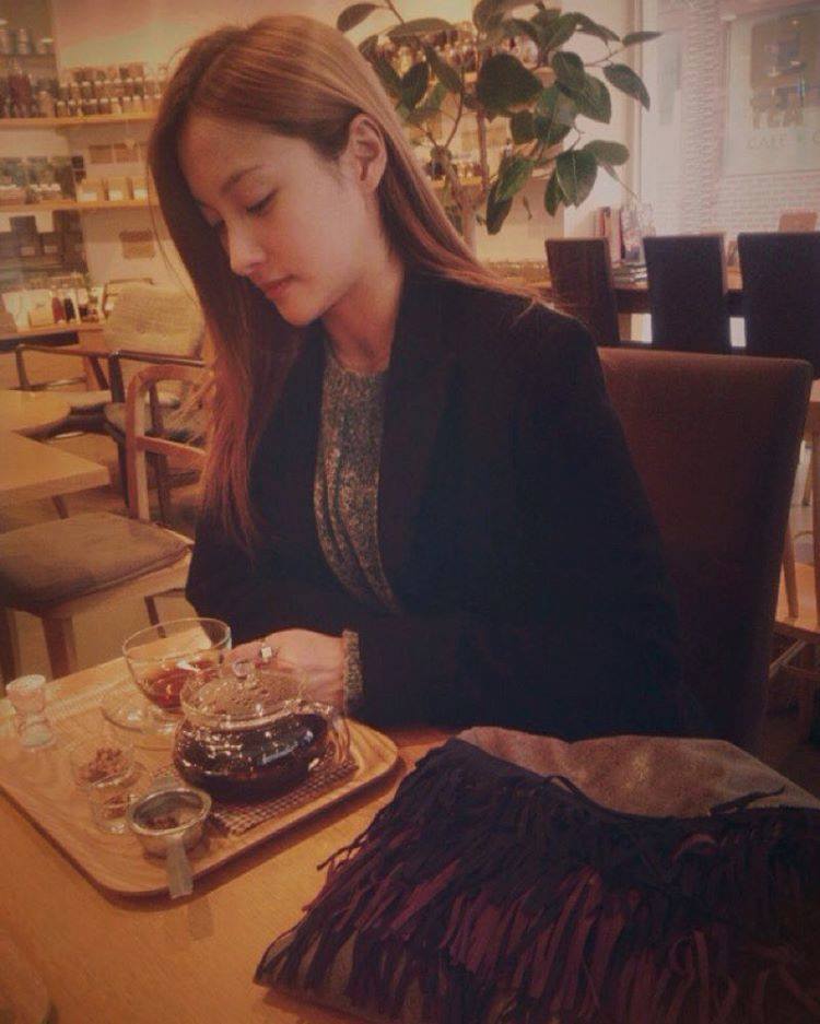KARA_Dominican's tweet image. 02/11/2015
{INSTAGRAM/GYURI}
(Instagram: gyuri_88)

우리 언니 미리 생일 축하하러 만났다
#선물증정식 #anotherbag