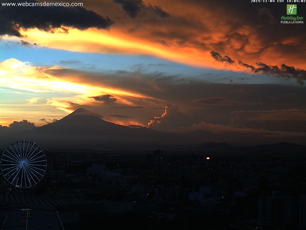 webcamsdemexico's tweet photo. ¡Impresionante! El cielo de #Puebla hoy al atardecer. ¡Qué chula es Puebla! Vista @HolidayInnNoria. https://t.co/0K12CXr9Fj