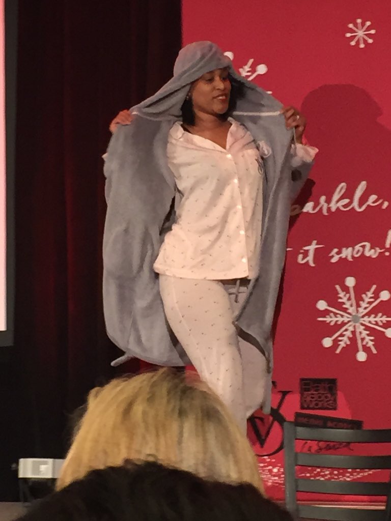 _miss_undastood's tweet photo. #Cccisthesecret I love my job!!! https://t.co/frFTtqc6pM