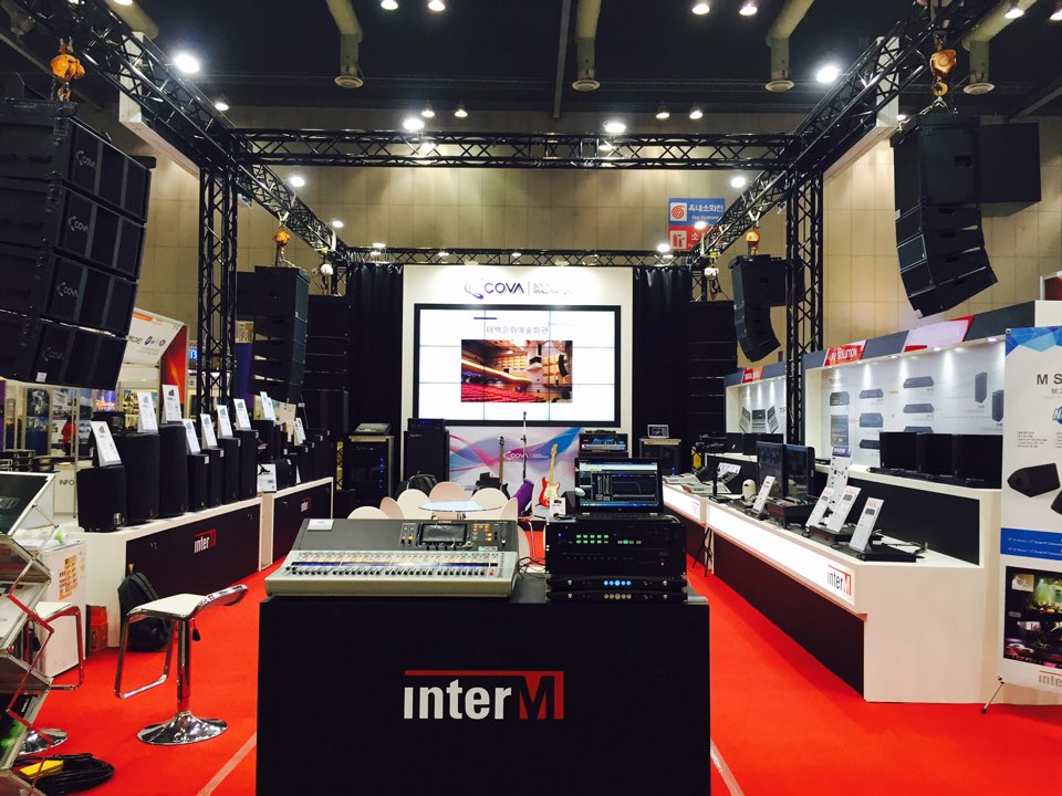 InterM_Corp's tweet photo. KOSOUND+STAGETECH 2015 인터엠 부스 모습입니다.
다양하고 우수한 제품으로 여러분의 귀를 즐겁게 해 드리겠습니다.
인터엠부스 “ S13 “ , 인터엠 시연장 “ 다-01 “로 어서 오세요!! https://t.co/luH7Rqnt5E