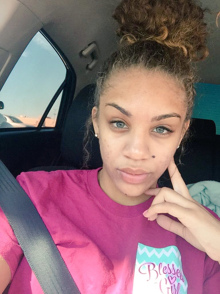 __vickkym's tweet photo. @Beno_Ldn no makeup https://t.co/I2QINpO78O