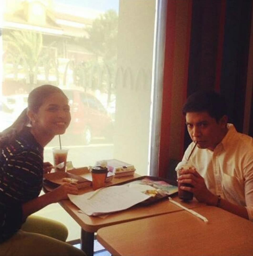 ALDENaticsZambo's tweet photo. #ALDUB16thWeeksary breakfast date on the set of My Bebe Love! 💛 @mainedcm @aldenrichards02 | © direkjoey on IG https://t.co/jckc3Cxv9w