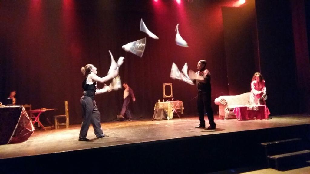 javilauria's tweet photo. Tremendo @escandalesque en el teatro #ElCubo! A quienes lean este tweet: VAYAN! Cc @marcelapgodoy https://t.co/L7ttQpNMKm