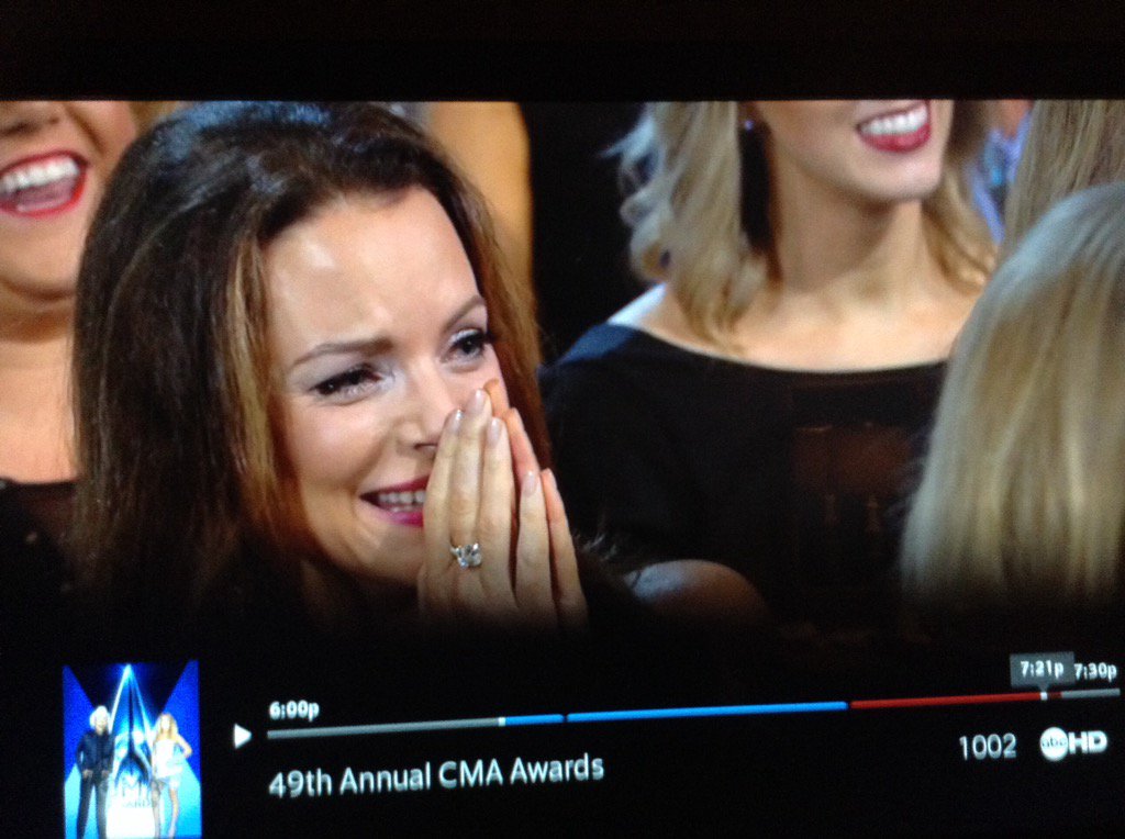 Mix929official's tweet photo. @Kimwilliamspais We all want to have you and your mate over for dinner! #CMAawards #mixcma https://t.co/6onkjKOEKy