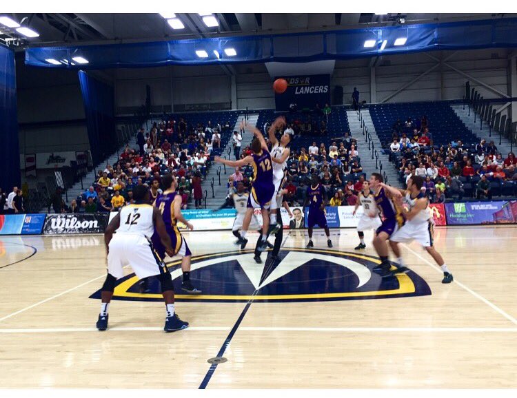 WindsorLancers's tweet photo. The Lancers win the tip off! @OUAsport #LetsGo #BeatWLU https://t.co/B8vevzJamG