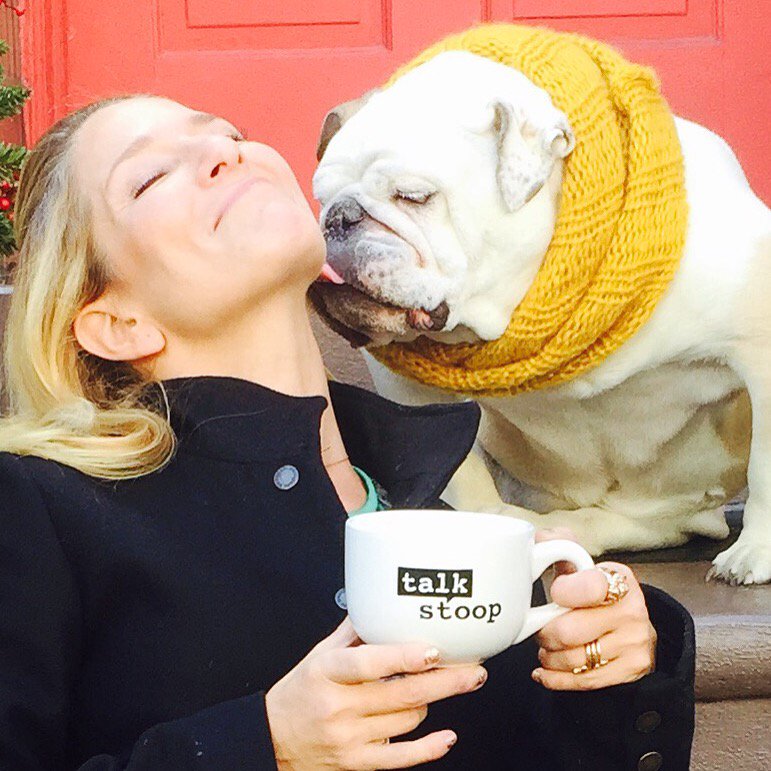 catgreenleaf's tweet photo. @stoopdoggracie's tongue is either the greatest or the grossest thing about this picture. https://t.co/DO0zZyEsRO