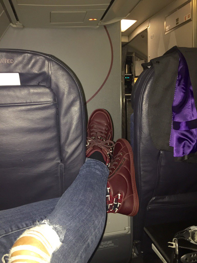 LiliEstefan's tweet image. Yo adicta a hablar con ustedes, aquí volando camino a #NewYork pero conectada en #gogoinflight Besosss mi gente ! 👍🏻