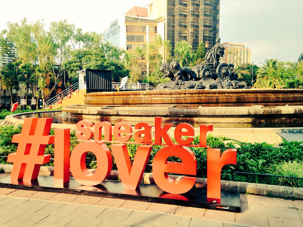 ¡HOY estuvimos con <a href="/marthahigareda/">Martha Higareda</a>, <a href="/AdalRamones/">Adal Ramones</a> y <a href="/OMARCHAPARRO/">Omar Chaparro</a> en #SneakerLover con lanzamiento de #NoManchesFrida