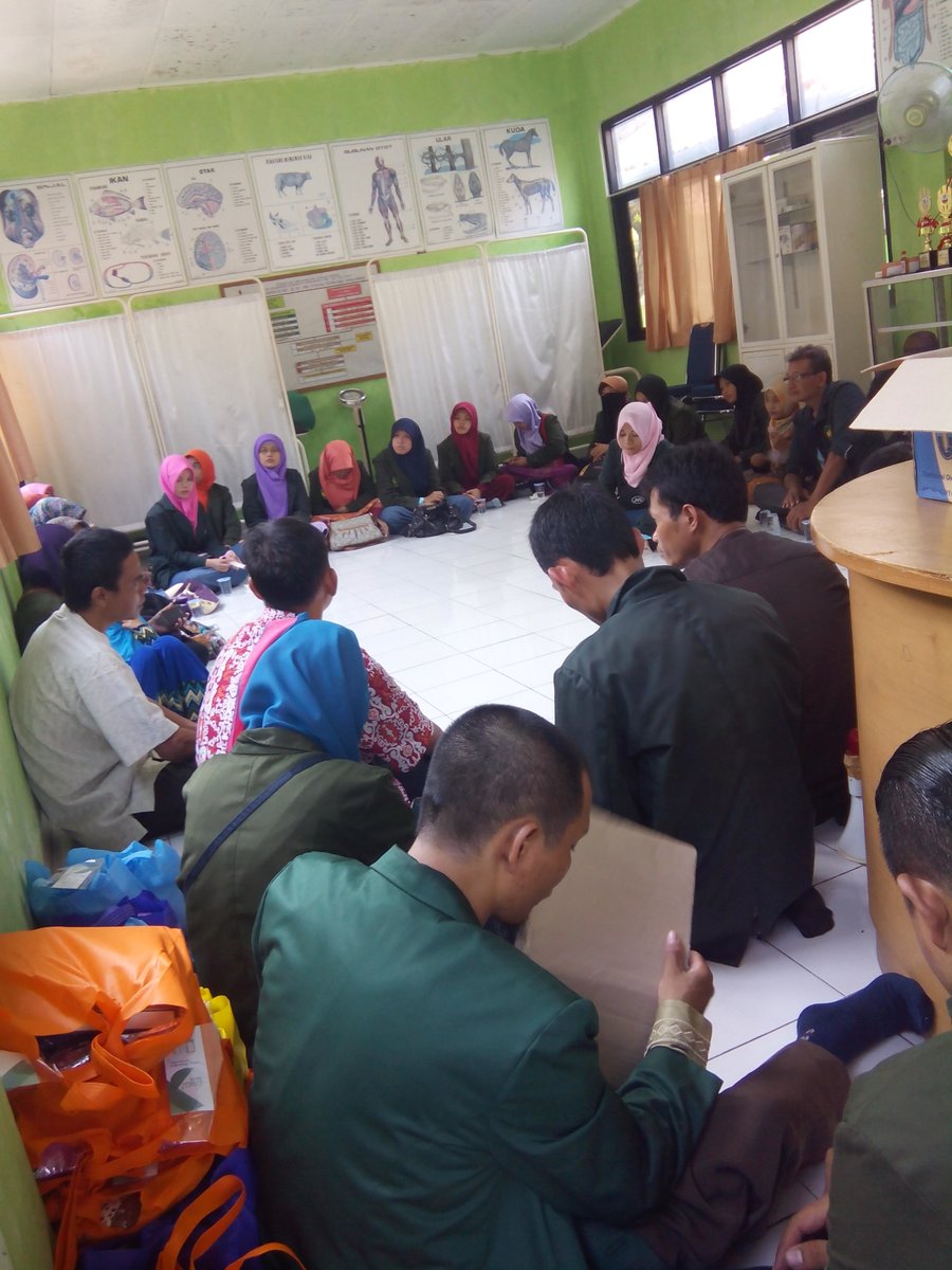 STAIQudwah's tweet photo. Mhsw #STAIQ 2012 mndptkan penjlsan ttg kurikulum n profil MIN 17 P. Tidung, ol. Bpk. Jihadi, S.Pd.I #KKL #BakSos https://t.co/LHpJU8zJw2
