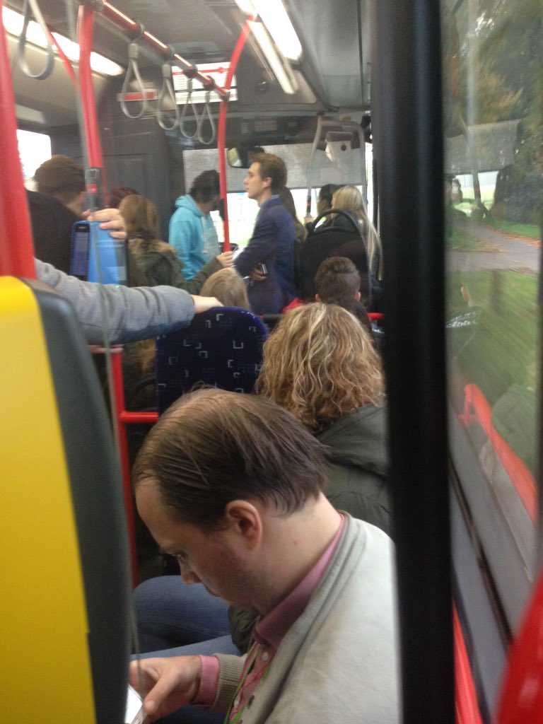 Volle treinen is een probleem! Is er ook aandacht voor volle bussen? #Arriva #135 #staan