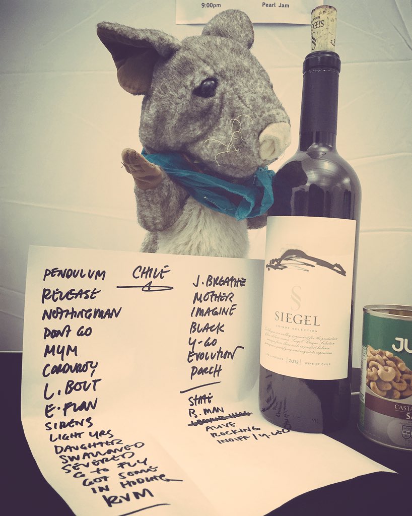 RJBiscotti's tweet photo. 🎉🐭🍷🙌🏻 #PJLatinAmerica2015 #Santiago https://t.co/prya07Q9d4