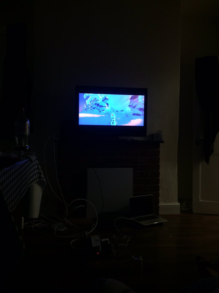 AmandaSonia95's tweet photo. Watching #Frozen with the squad at 3 in the morning because we can😇 https://t.co/DqQFb7drBs