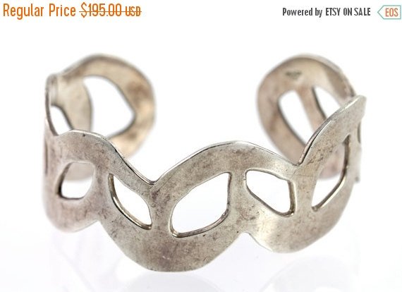 yourgreatfinds's tweet image. Bracelet Sale Mexican Sterling Silver Wide Cuff Bracelet etsy.me/1NdaYLn #yourgreatfinds #Killercool