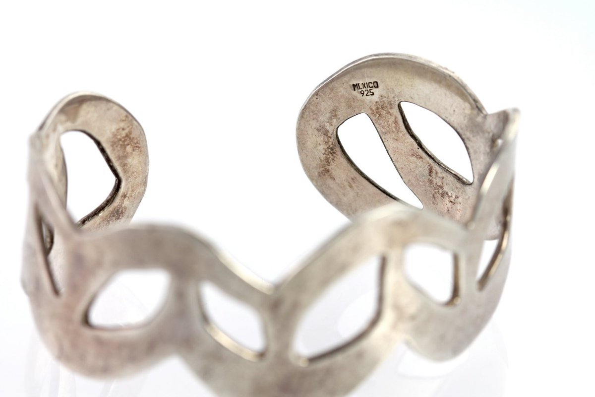 yourgreatfinds's tweet image. Bracelet Sale Mexican Sterling Silver Wide Cuff Bracelet etsy.me/1NdaYLn #yourgreatfinds #Killercool