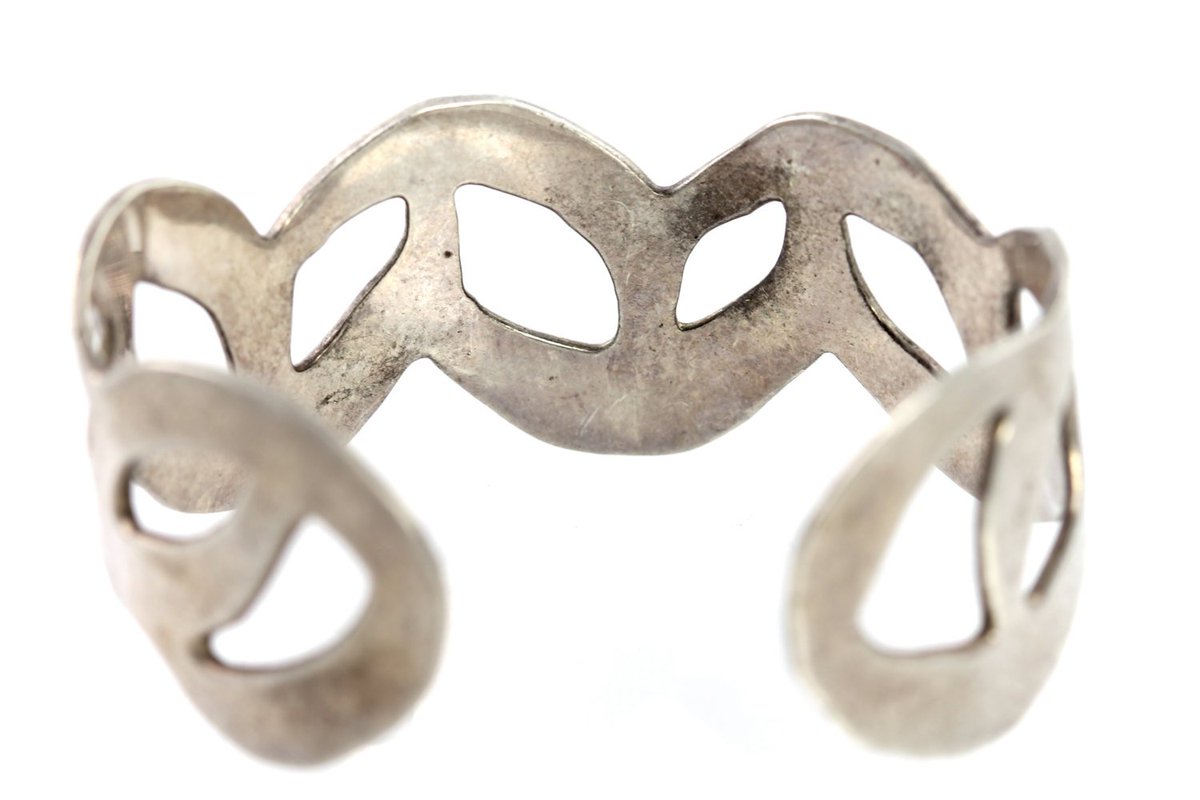 yourgreatfinds's tweet image. Bracelet Sale Mexican Sterling Silver Wide Cuff Bracelet etsy.me/1NdaYLn #yourgreatfinds #Killercool