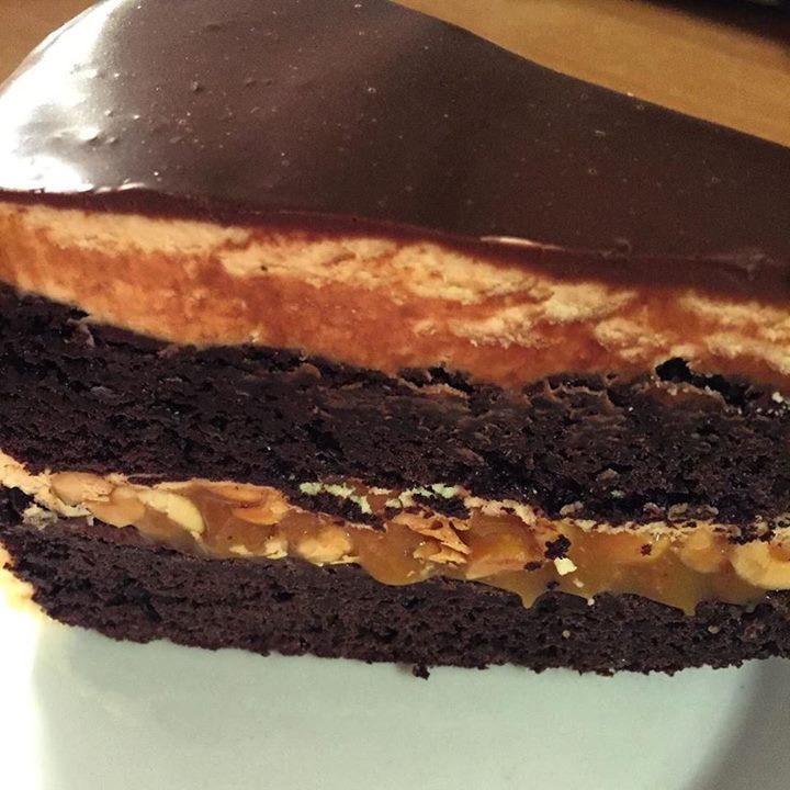 FoodPornDoctor's tweet photo. #Must_RT_Follow #dietfromtomorrow#snickers#cake#instafood#foodporn#chocolate#caramel#heave… https://t.co/1QHY2BwSUF https://t.co/i4IOisd123