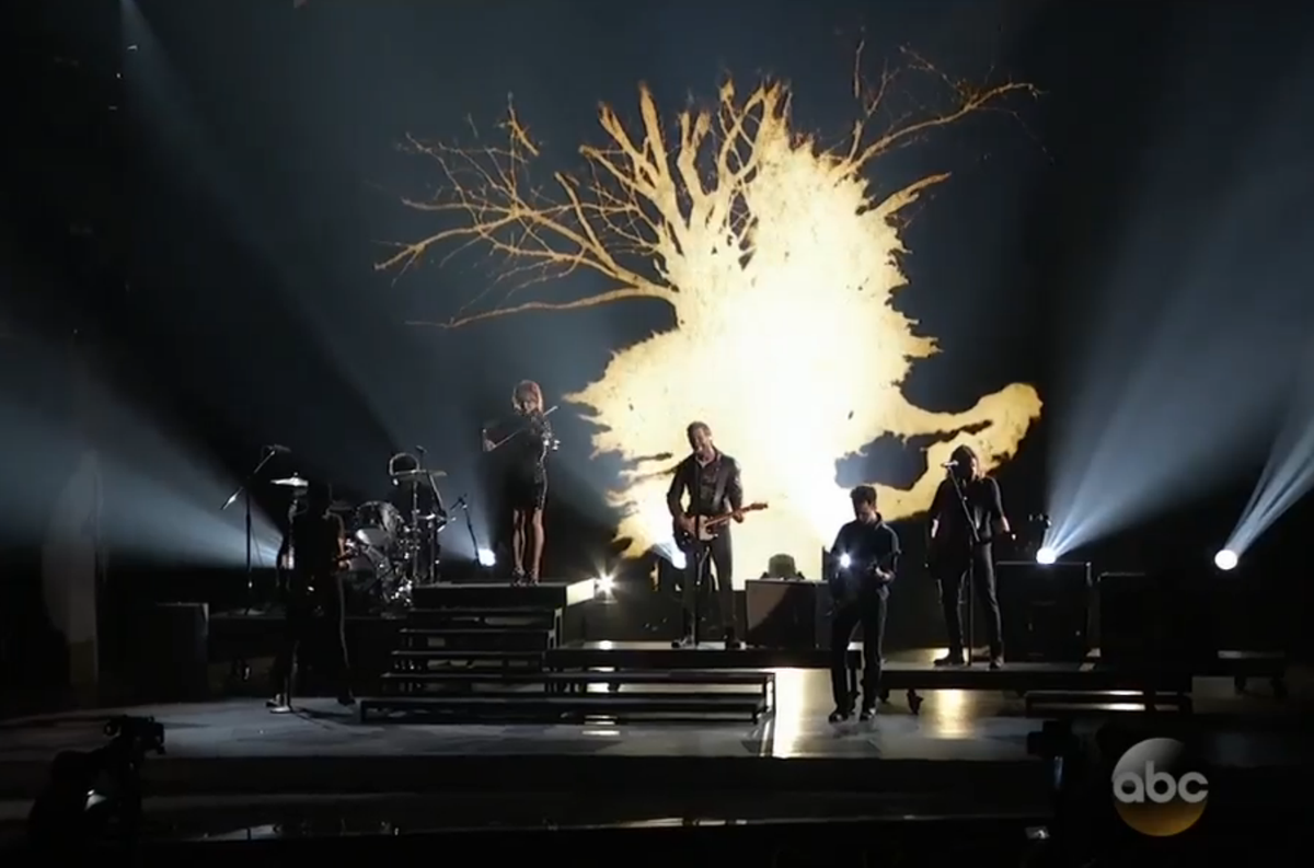 What an incredibly beautiful performance by <a href="/DierksBentley/">Dierks Bentley</a> and <a href="/LindseyStirling/">Lindsey Stirling</a>. Obsessed. #CMAawards
