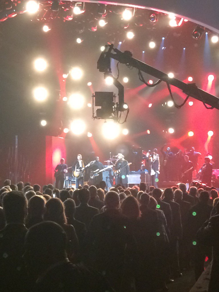 SidMemphis's tweet photo. No question about it. Justin Timberlake and #ChrisStapleton stole the show at the CMAs tonight. #CMAawards https://t.co/U8VtGlLZx4