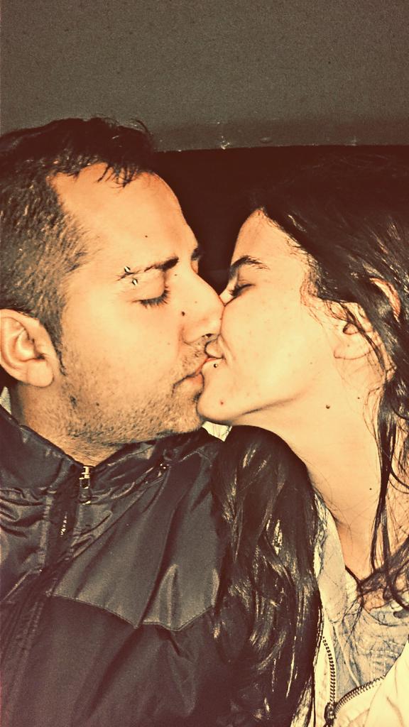 Porque solo tu,haces que llore riendo...te amo mi vida 💖😍