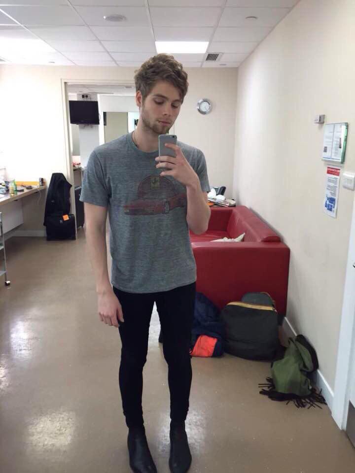 hey i'm derek and i really like pictures of pictures of pictures. not new to rp/fl and the whole deal. rt?