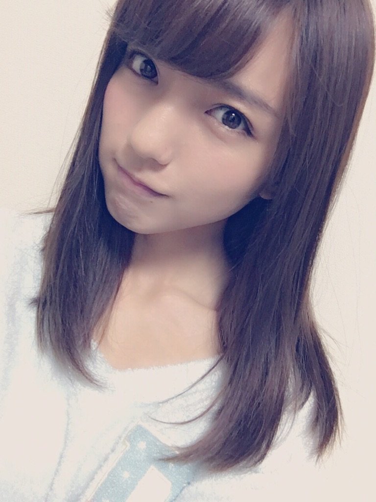 真野恵里菜 Mano Erina Twitter પર 昨日今日と あまり慣れない事が続く 何事も経験 楽しんだもの勝ちですな 髪伸びたなぁーーー またショートにしたい 笑 T Co Vhdnan1srq