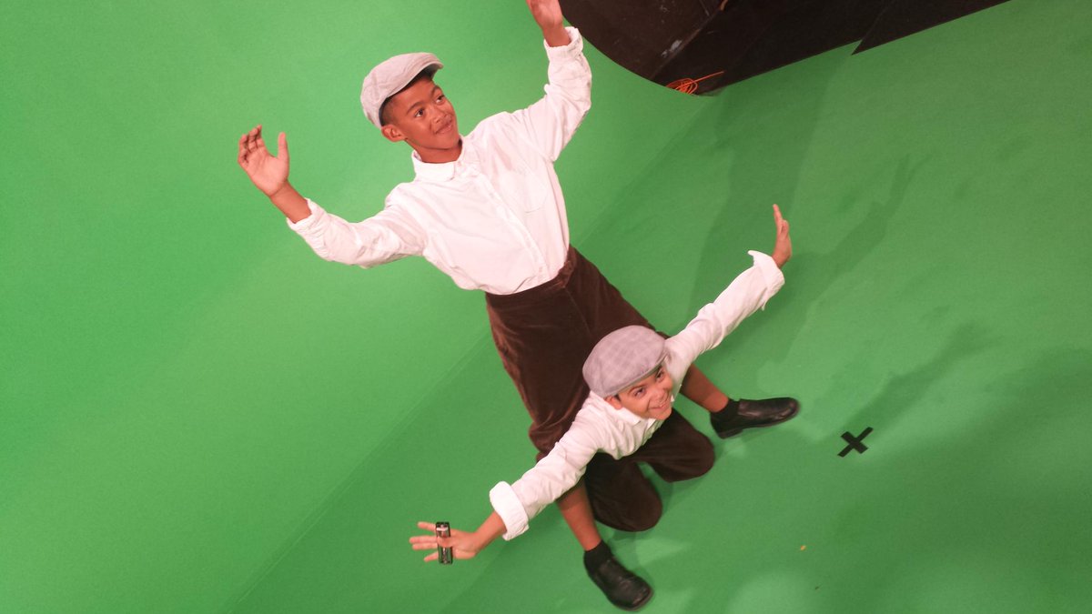 SPHSFOTT's tweet photo. Shot green screen video @BECONTV today. #SingingInTheRain will be a true multimedia event. #SPHSFOTT https://t.co/bWKXQEWx4U