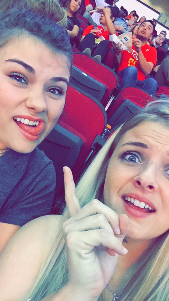 tleighfolse's tweet photo. Sister's first rockets game was a success!! #rednation https://t.co/hRMRzLMqeQ