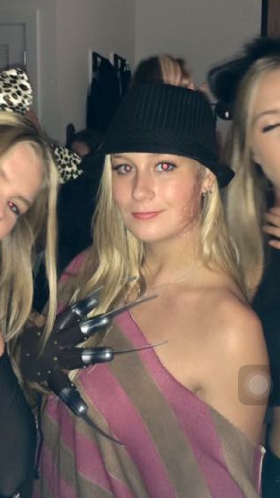 TwoSuckTuck's tweet photo. Halloween had me feeling those #SoftSmiles https://t.co/mBarUBnjN5