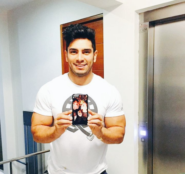 TCachaza's tweet photo. Si esto no es amor diganme que es ? 😍💙 @rafaelcardozotv que lindo case @realicarol #RealDozo ❤ https://t.co/WYAyw3FU2p