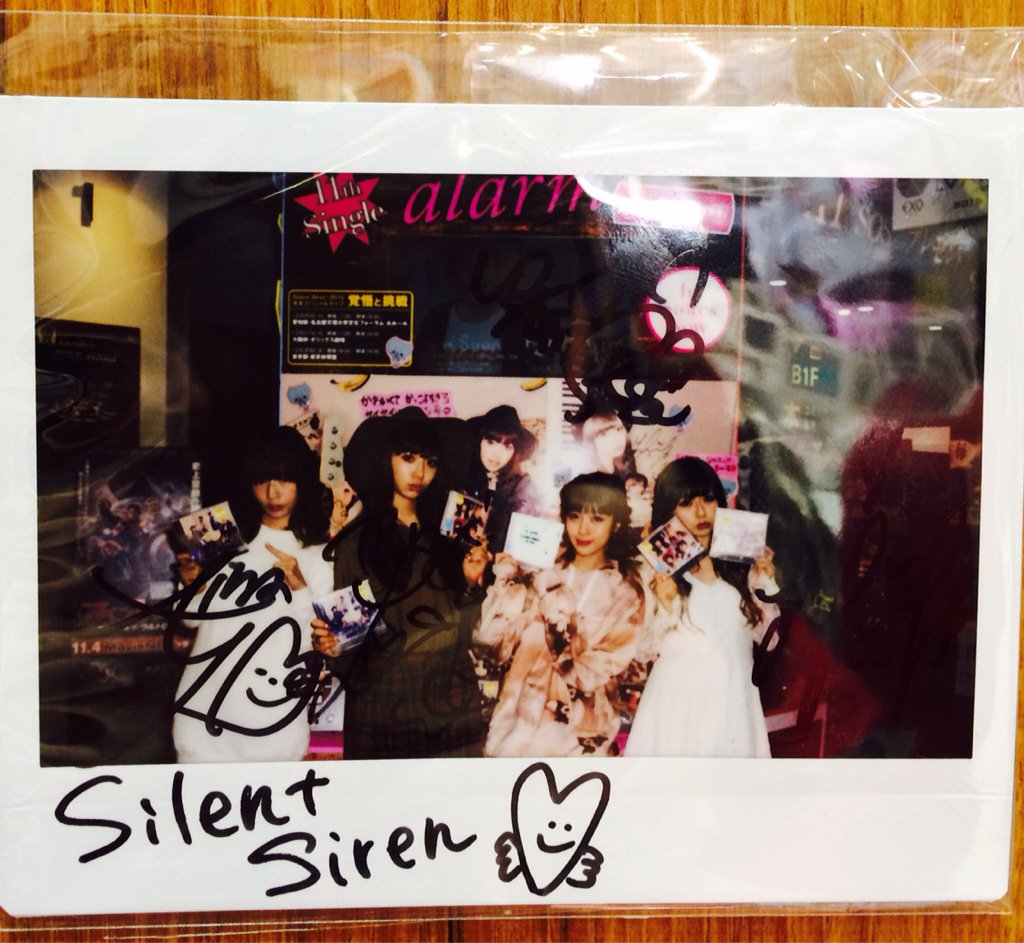 SHIBUYA_T_MUSIC's tweet photo. 【 #SilentSiren プレゼント！】
サイサイちゃんからポラ頂きました♡
抽選で1名様にプレゼント！！
当アカウントをフォロー&amp;このツイートをRTで応募完了♡
〆切は11/30まで！
※当店まで取りに来て頂ける方に限ります。 https://t.co/ClA1oDWVAW