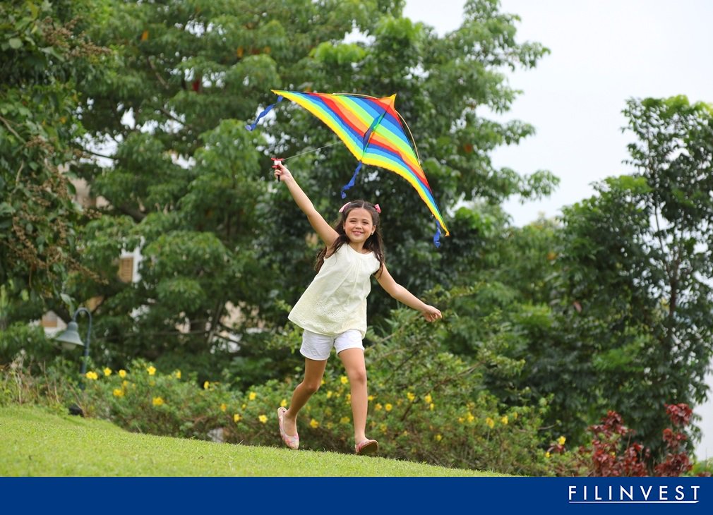 Filinvest's tweet photo. Gazing at the blue sky regulates eye muscles. Try kite-flying at #ValleDulce! #Filinvest #TipsAndTriviaThursday https://t.co/iB2Py0aW2H
