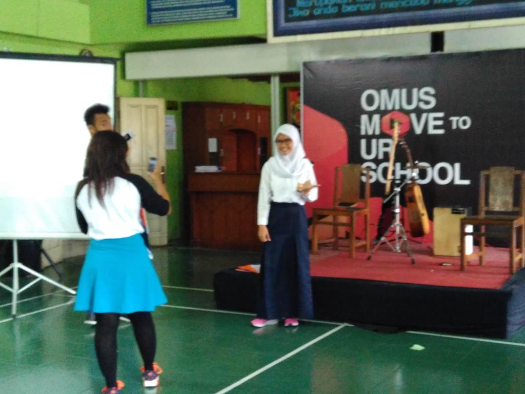pitpaganda's tweet photo. Mbaknya mc baik bgt deh, motoin temen dr #smp12 #incredibleyouth https://t.co/x3BQuDiD0F