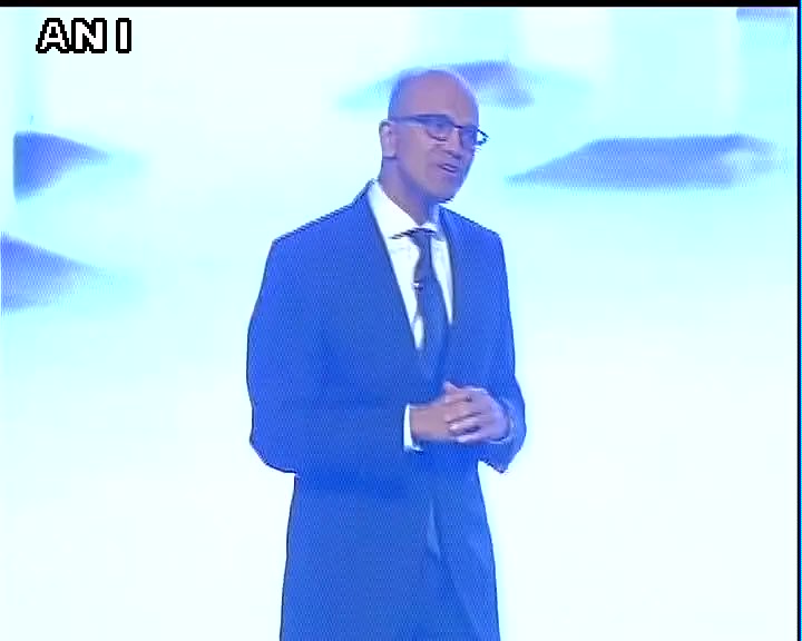 htTweets's tweet photo. #FutureUnleashed | @satyanadella announces @Microsoft Lumia 950XL will be available in India in couple of months https://t.co/EyFAOxMGbc