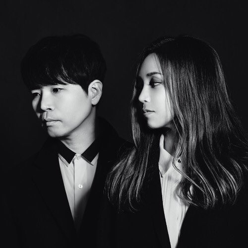 #써니 #FM데이트 <퇴근길 라이브> 는 3년 만에 정규 앨범으로 돌아온 #캐스커 와 함께 합니다~🎶 귀를 호강시켜 줄 라이브가 준비되어 있으니 기대 충만하게 #밤8시 #FM4U 에서 기다리고 있을게요~🙋🏻