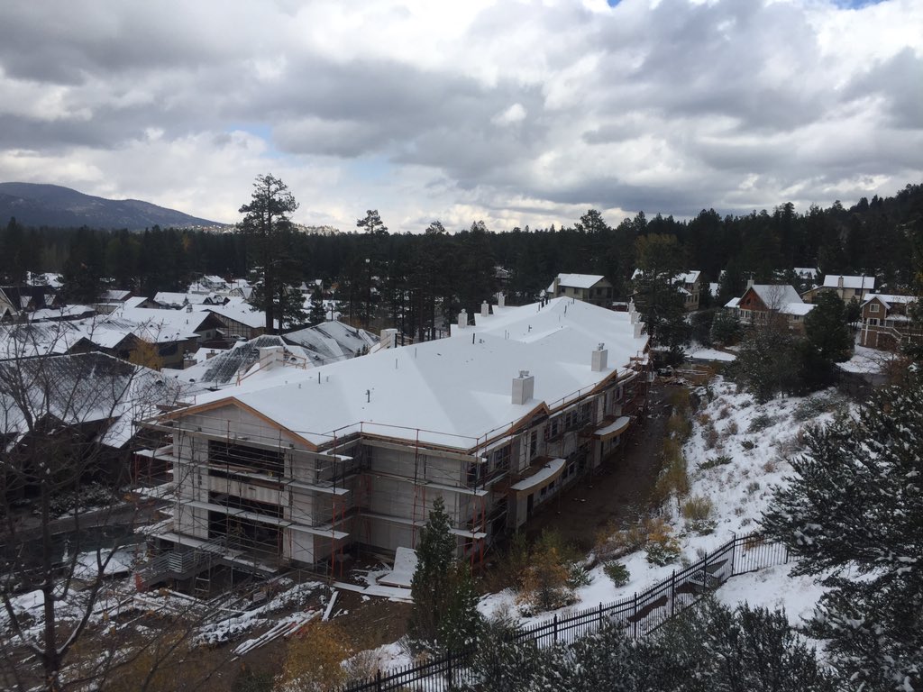 AyersLV's tweet photo. Great day to be working up here in Big bear Lake CA. First snow of the season has fallen! #BigBear #helixelectric https://t.co/7YdqLrGDUx