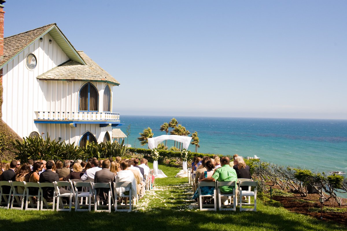 backyardborrowd's tweet image. Can you say #wedding goals? We're in love with this Malibu backyard: bit.ly/1KYDUl2