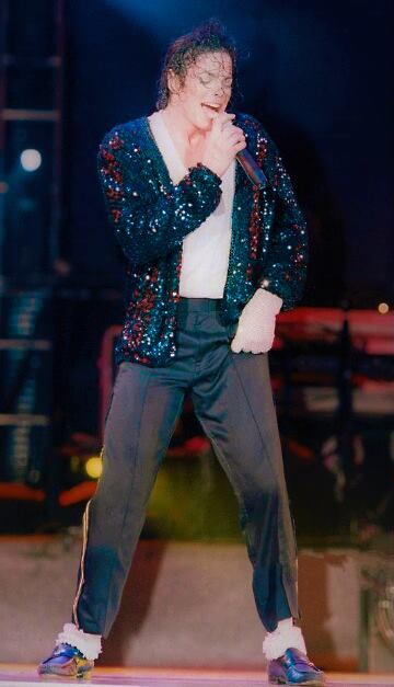 @Darshu7999 It's way past my bed time...Sending LOVE and HUGS to you, Sanju!  God Bless!  #forevermjj ♥