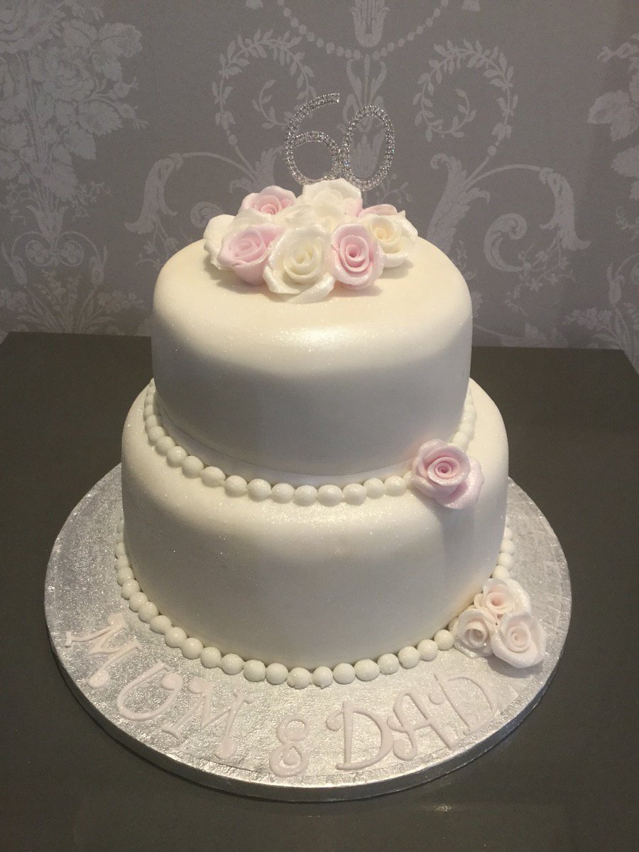 Cake decorating workshops start 10th November here @ cake Dreams.
11.00-2.00 £35 includes all equipment.
Book now