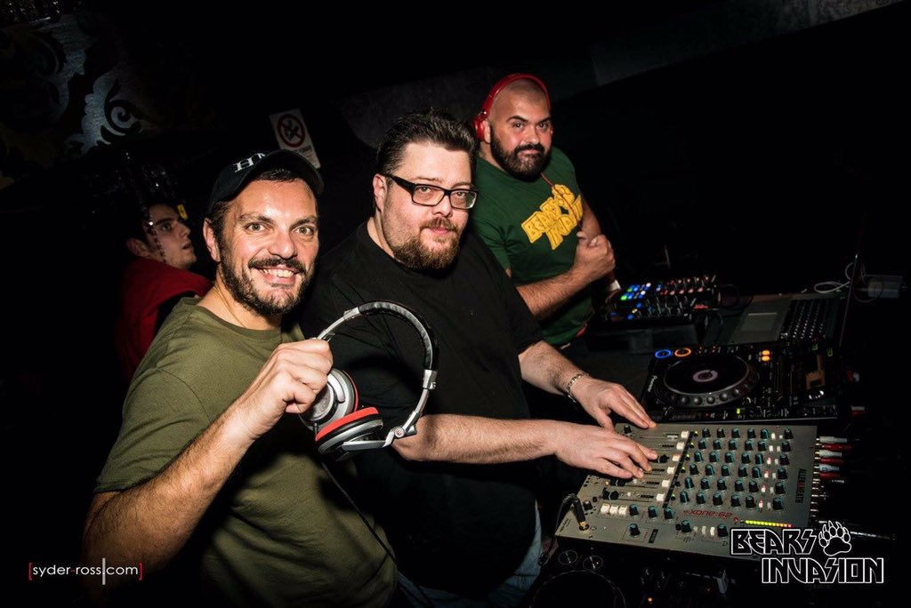 djemelloxxx's tweet photo. #bearsinvasion #roma https://t.co/ZaaYKraN8o
