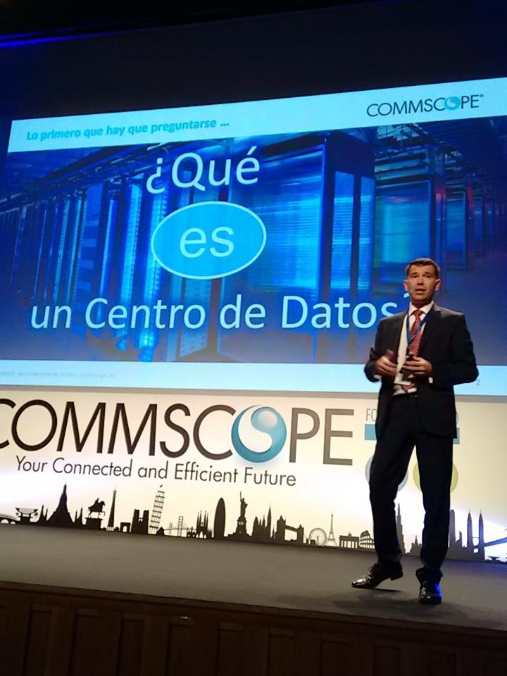 Crislosan's tweet photo. #CommScopeForo2015 Santiago Muñoz dice que al diseñar un CPD se debe buscar eficiencia y modularidad https://t.co/bnDxL4qCeG