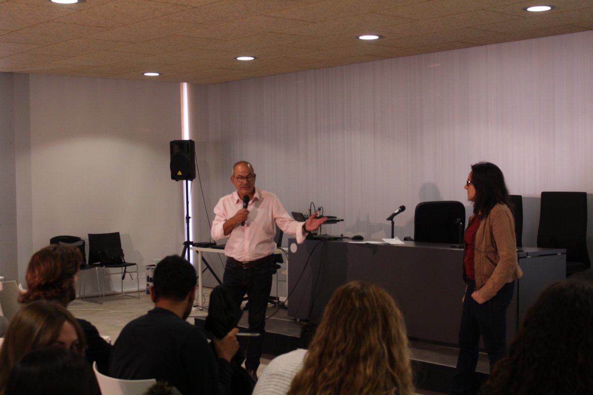 UMHSeries's tweet photo. Taller 2 con María Cervera ¿Cómo presentar un proyecto audiovisual a las productoras? #CICAP2015 @UniversidadMH https://t.co/shNVVwXwsV