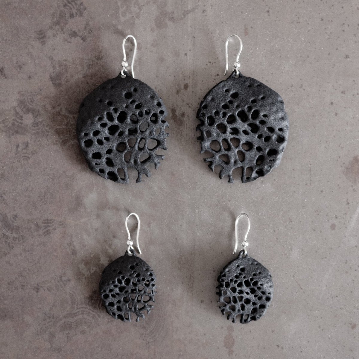 Carapace Earrings black - goo.gl/IISDHz  #fashion #style #design #carapace #3dprinting #form #bijoux
