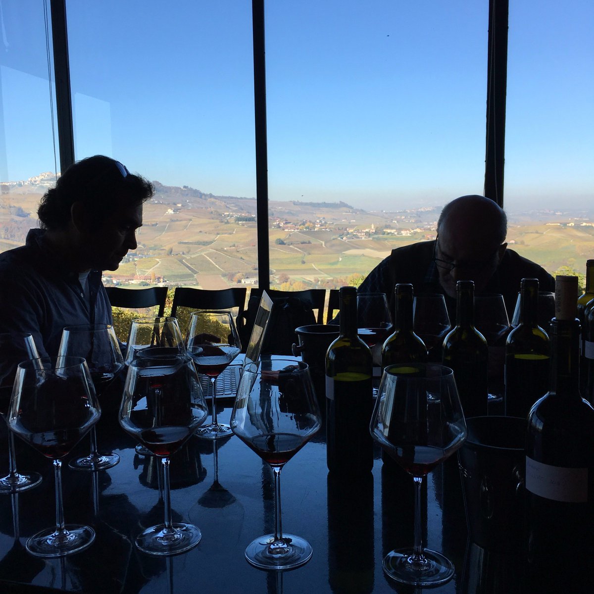 borolivini's tweet photo. A stunning view for our special tasting guests, today at #LaBrunella! @AcquaBuonaNews @espressonline #barolo #langhe https://t.co/tFpR5C7t1i